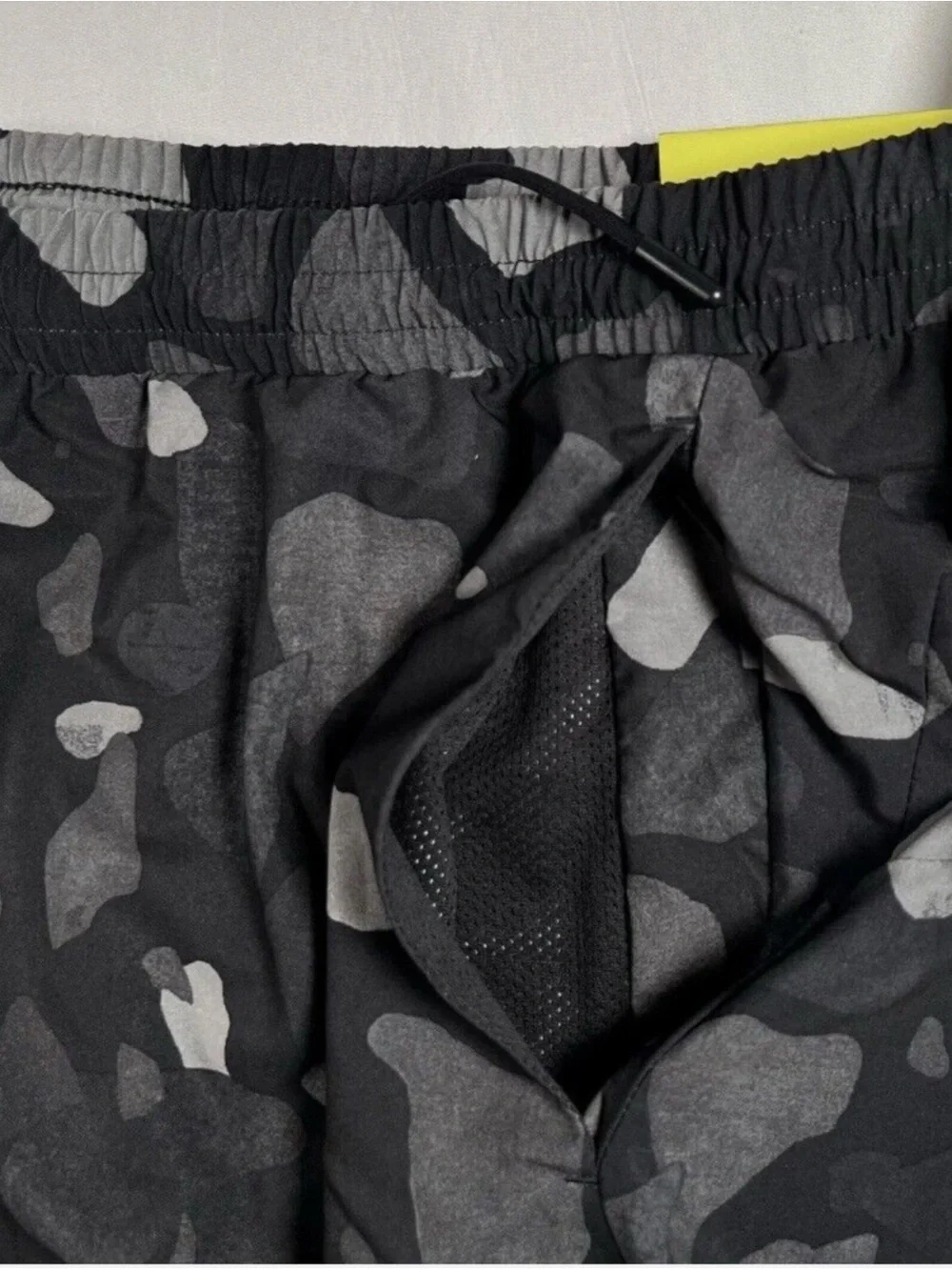 All In Motion Men’s Unlined 7” Running Shorts Black & Gray Camo